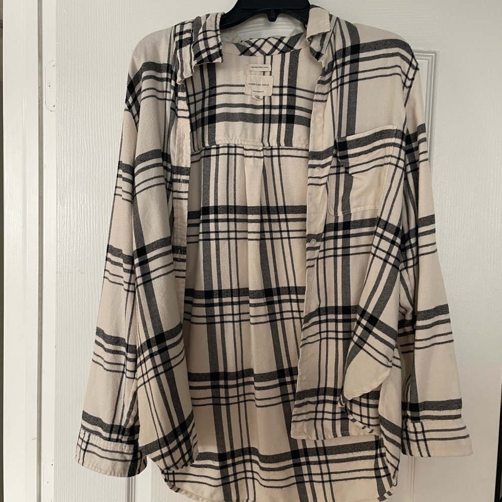 American Eagle black and white soft flannel